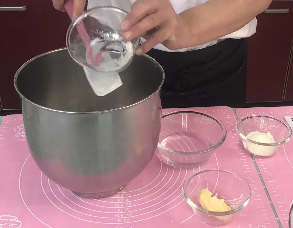 年輕人最愛的網紅店爆款，酥到掉渣的“蝴蝶酥”