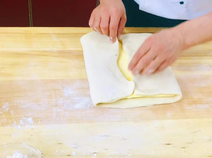 年輕人最愛的網紅店爆款，酥到掉渣的“蝴蝶酥”