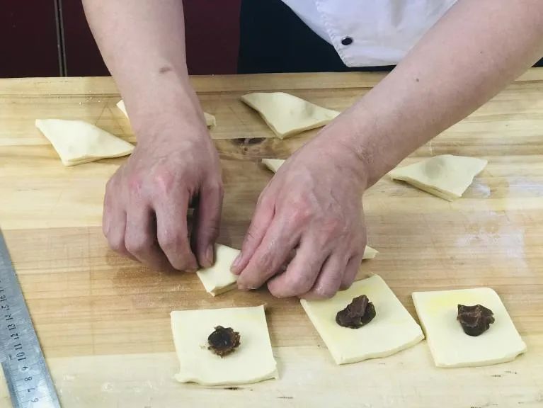 年輕人最愛的網紅店爆款，酥到掉渣的“蝴蝶酥”